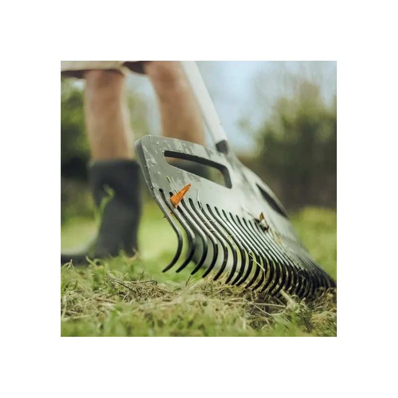 Grābeklis vēdekļa Fiskars Xact 1027037, ar kātu, 1760 mm