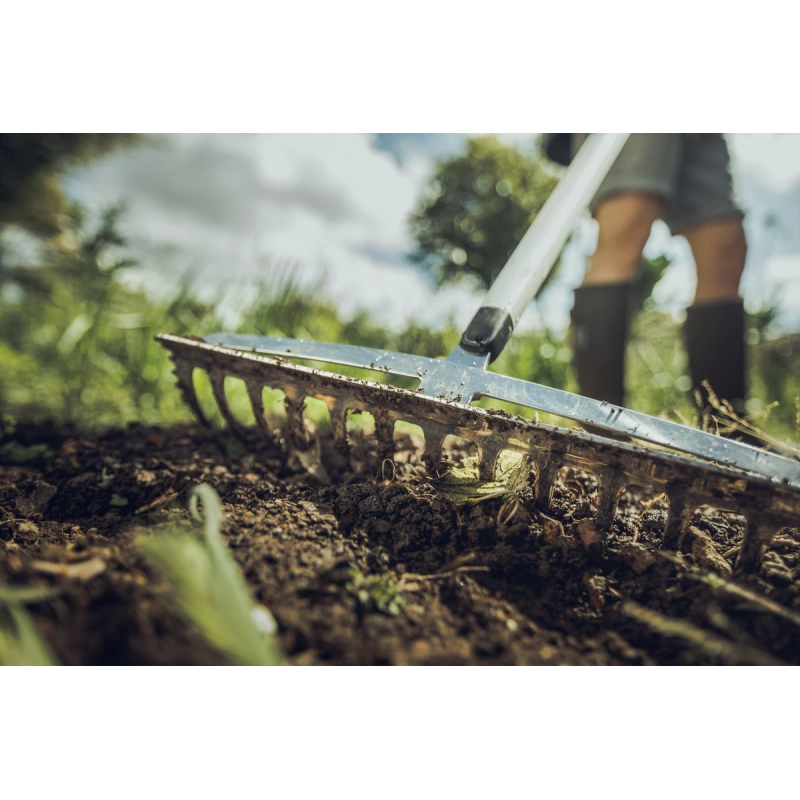 Fiskars Xact augsnes grābeklis M ,galva ~37–40 cm, 13 zobi,