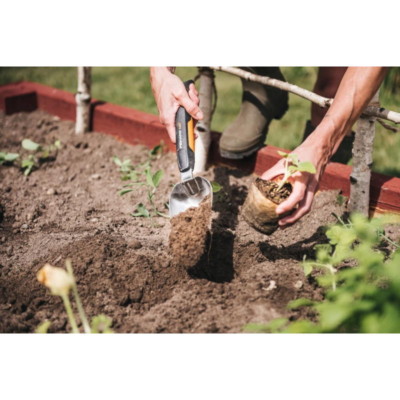 Fiskars Xact dārznieka lāpstiņa