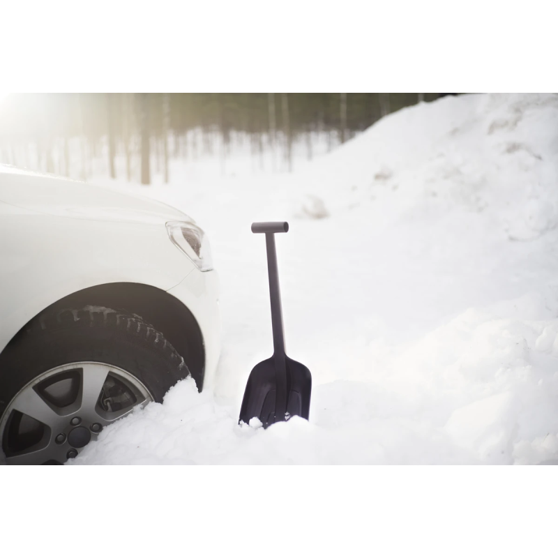 Sniega lāpsta Solid Fiskars