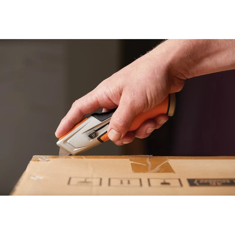 Carbonmax darba nazis ar izbīdamo asmeņi