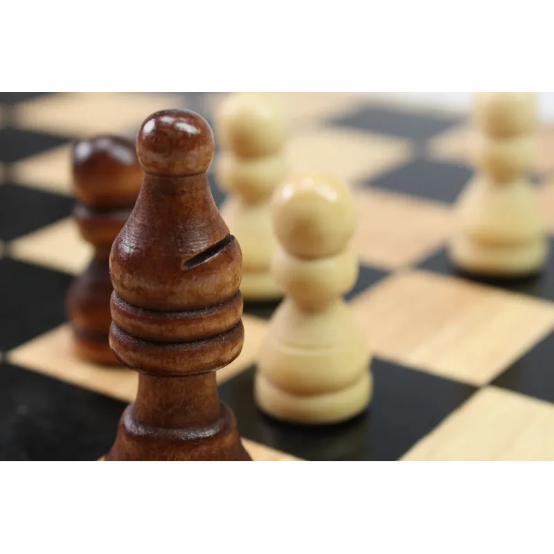 TACTIC Šachmatai ,metalinėje dėžutėje,