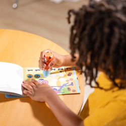 MELISSA & DOUG Uzlīmju grāmata MELISSA Sticker WOW! Aktivitāšu komplekts – Tīģeris