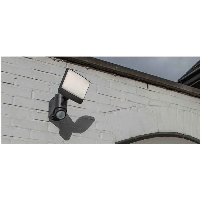 Prožektors ar kustības sensoru, stiprināms pie sienas Lutec, 17 W, 1200 lm, 5000 °K, IP44, pelēka krās.