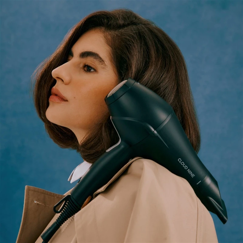 Fēns the airshot cloud nine