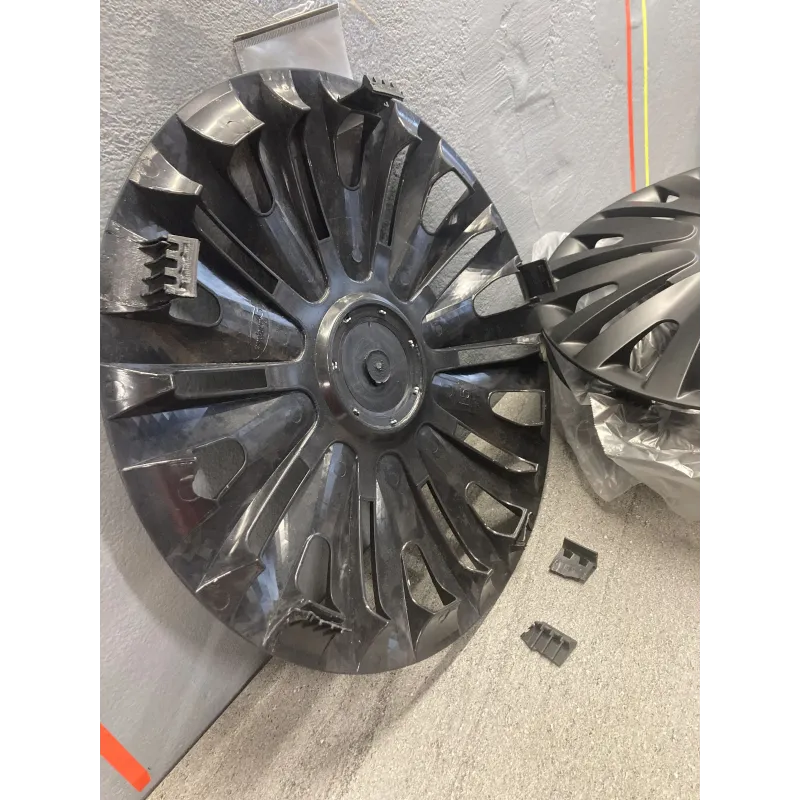 Nukainota prekė - Dekoratyvinis uždangalas automobilio ratlankiams Autoserio Delta juodos spalvos