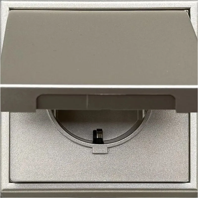 Kontaktligzda Liregus Modern IKL16-208-01.M-CH, Iezemēta rozete, IP44, šampanieša