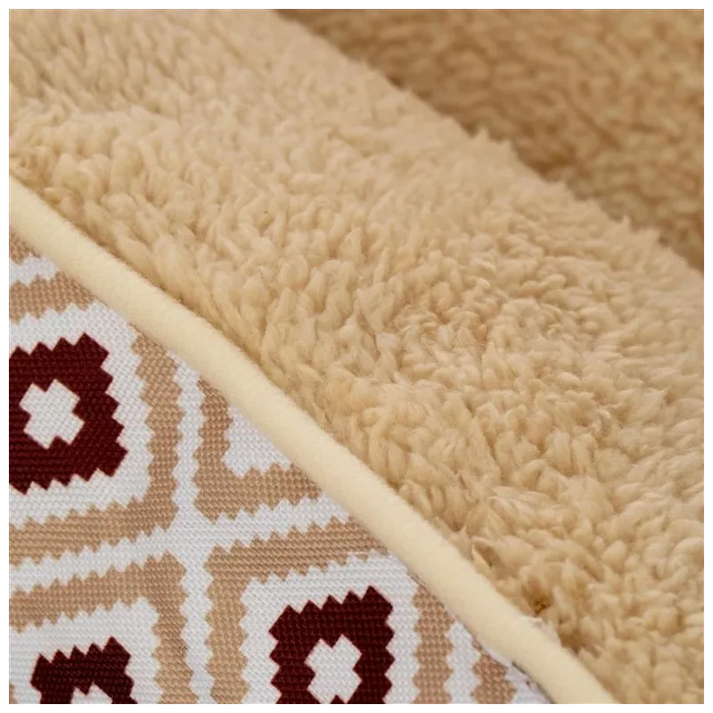 Guļvieta mājdzīvniekiem Höppy. daudzkrāsaina. 73 cm x 58 cm