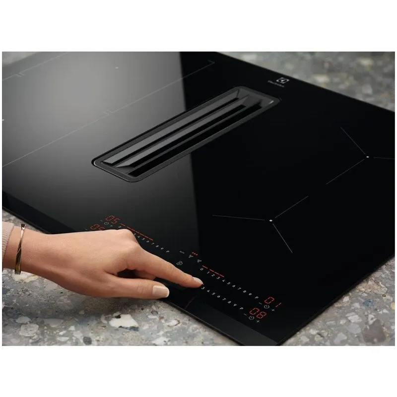 Plīts virsma ar integrētu tvaika nosūcēju Electrolux 600 sērija „Hob2Hood“ ECC8344