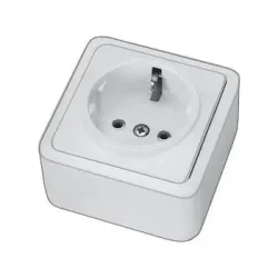 Pistikupesa Vilma SL+250 RP16-002V, maandusega, valge v.