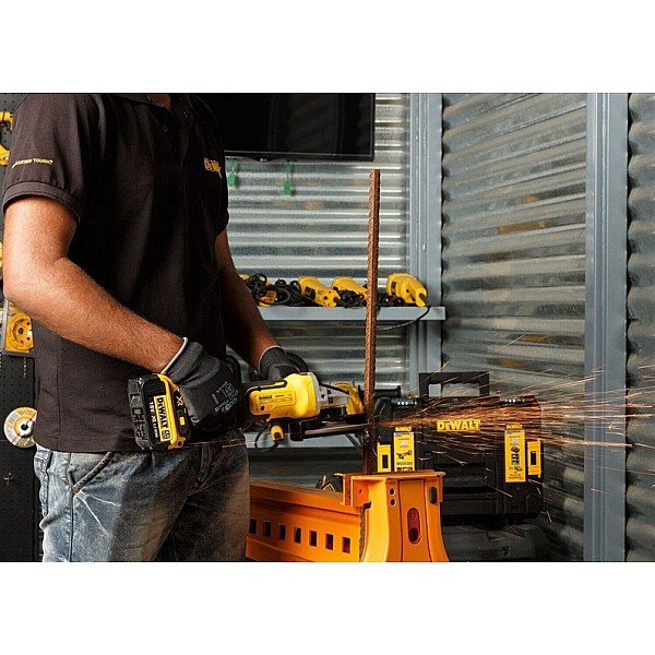 Akumulatora leņķa slīpmašīna Dewalt DCG405P3-QW. 18 V