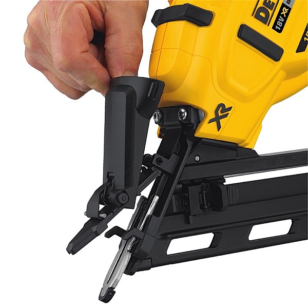 Pneimatiskā naglu pistole Dewalt DCN650N-XJ. 18 V. 2.6 kg