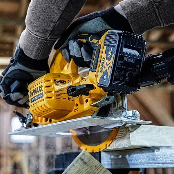 DCS570N CORDLESS BRUSHLESS CIRCULAR SAW