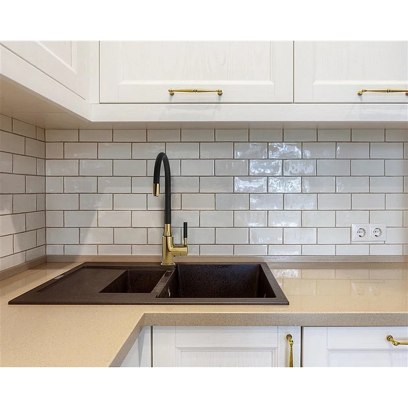 Virtuves jaucējkrāns Invena Glamour BZ-02-L17-V. zelta/melna Virtuves jaucējkrāns Invena Glamour BZ-02-L17-V. zelta/melna