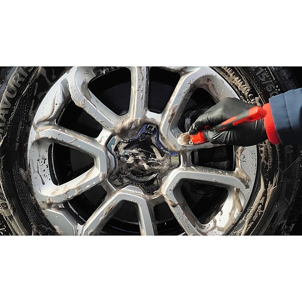 CAR WHEEL CLEANER