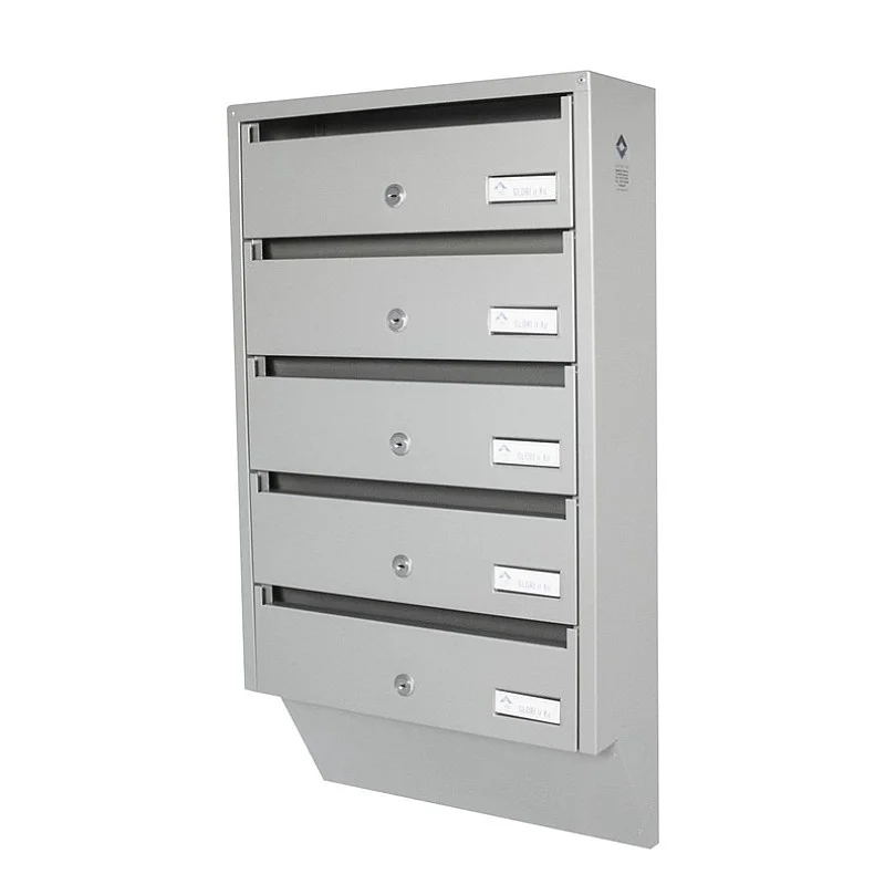 Pastkaste. 662x385x245cm. iekštelpu