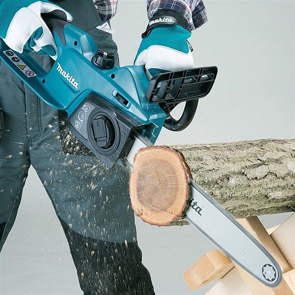 CHAINSAW 230V UC4041A MAKITA