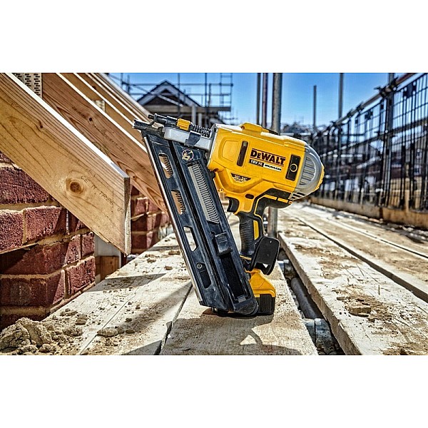 Vinių kalimo įrankis Dewalt DCN692N. 18 V. 4.1 kg