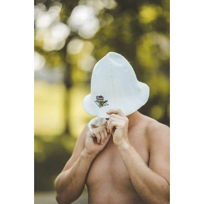 Pirts cepure ar kubls bilde. balts 100% vilna Pirts cepure ar kubls bilde. balts 100% vilna