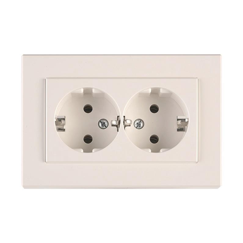 SOCKET DOUBLE EARTHED WHITE XP